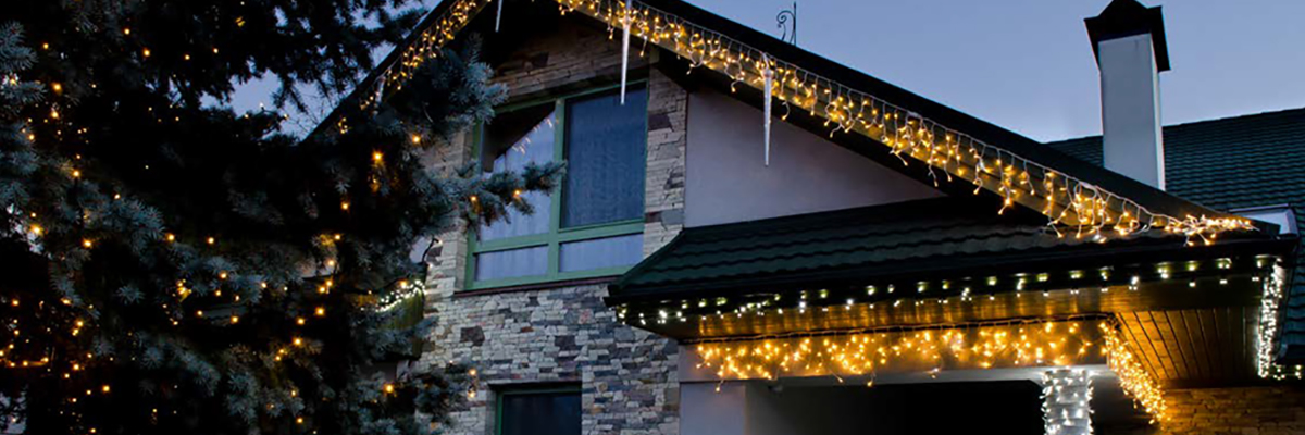 Гирлянда бахрома уличная монтаж. Крепление для гирлянды на крышу. Крепление гирлянды на фасаде. Гирлянда-бахрома уличная (мульти, 3х2м). Бахрома светодиодная уличная ip65.